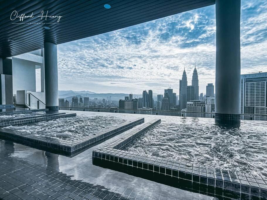The Colony By Infinitum Best Pool View Klcc Trx Merdeka 118 Kl Tower Kuala Lumpur Esterno foto
